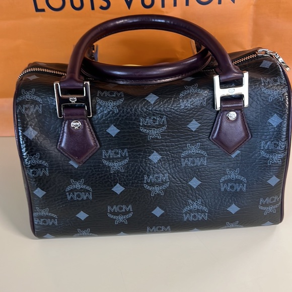 PreLoved Boston Authentic MCM - Picture 4 of 9